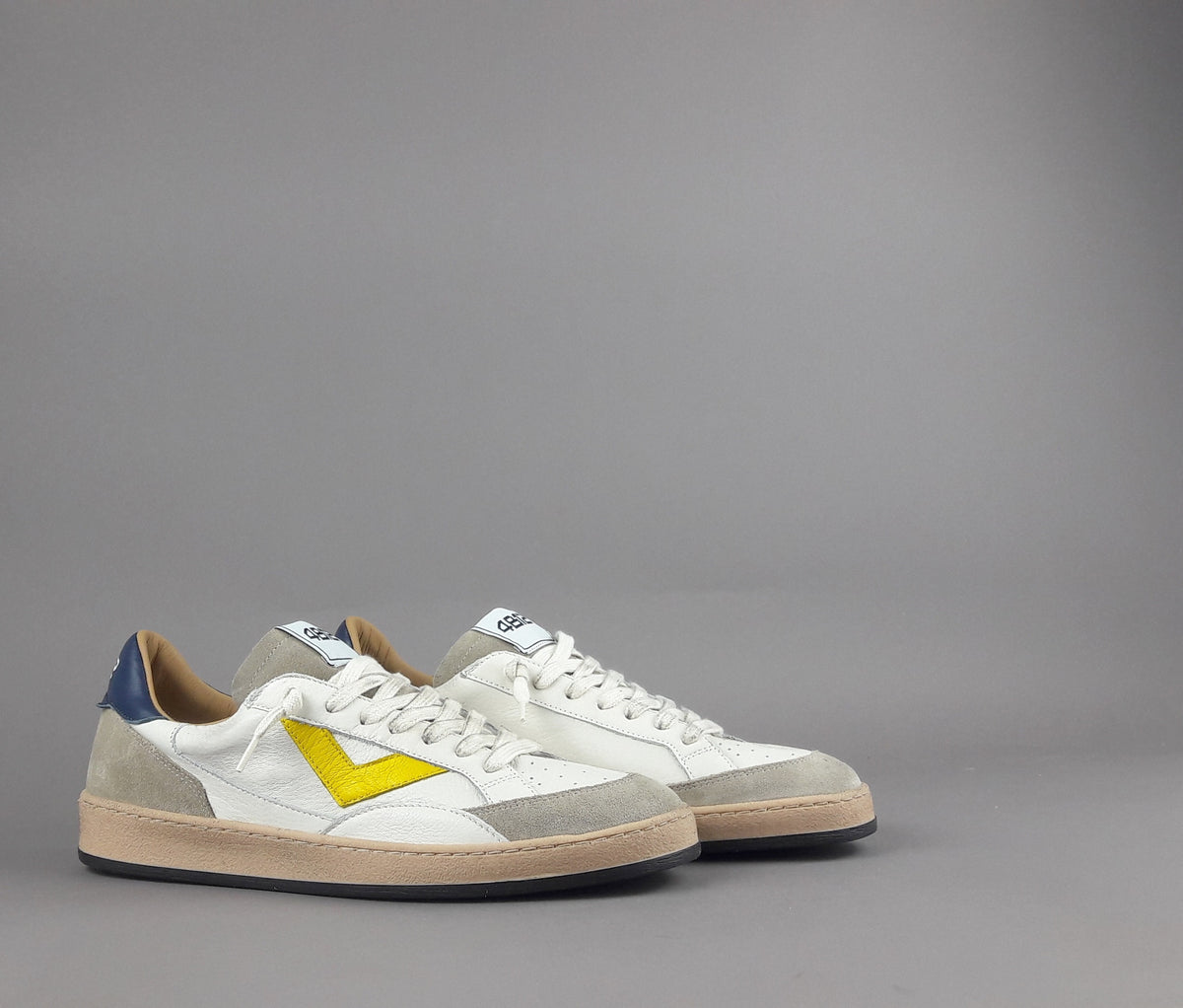 4B12 Sneakers Uomo Play Pelle Camoscio Bianco