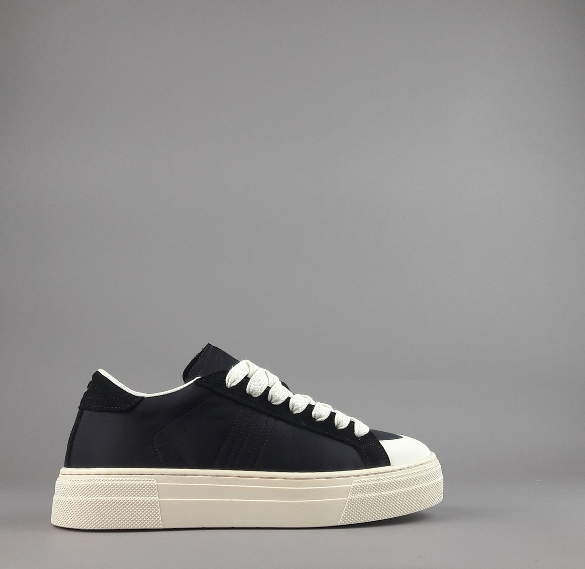 Demna Sneakers Uomo Camoscio Tela Nero
