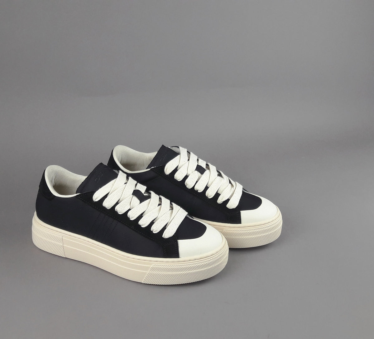 Demna Sneakers Uomo Camoscio Tela Nero