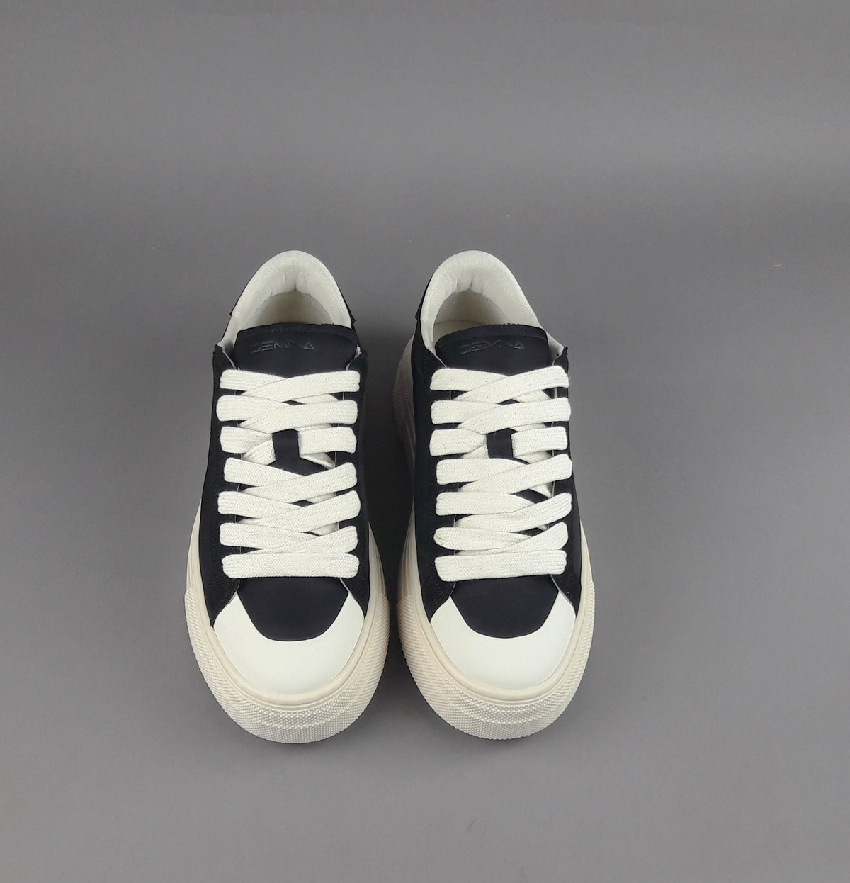 Demna Sneakers Uomo Camoscio Tela Nero