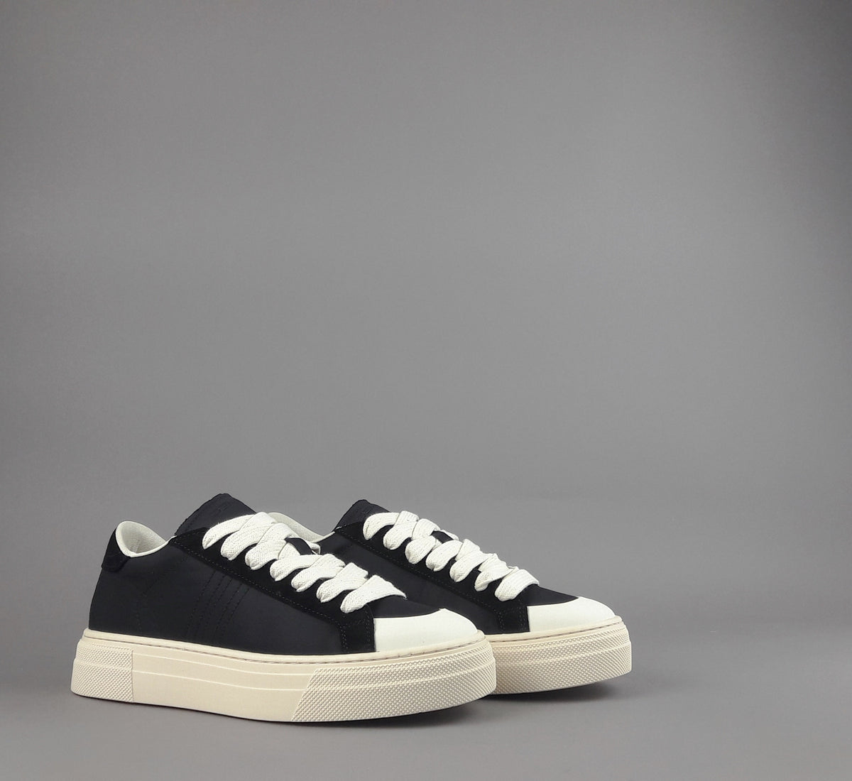 Demna Sneakers Uomo Camoscio Tela Nero
